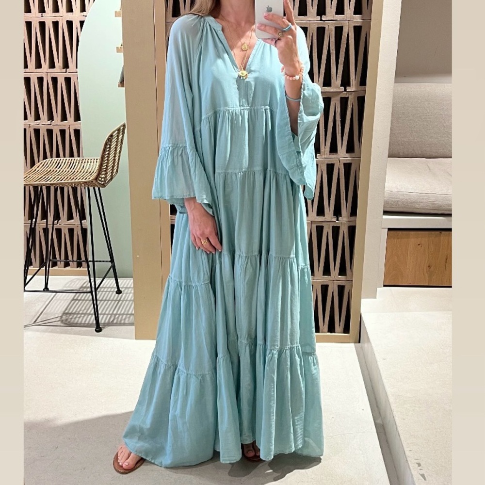 Ikikiz Pokoloko tiered bell sleeve maxi dress. 🩵